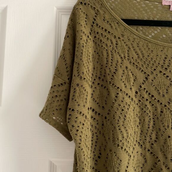 Calypso Women’s Army Green Cut Out Loose Fit Shirt - Picture 4 of 6